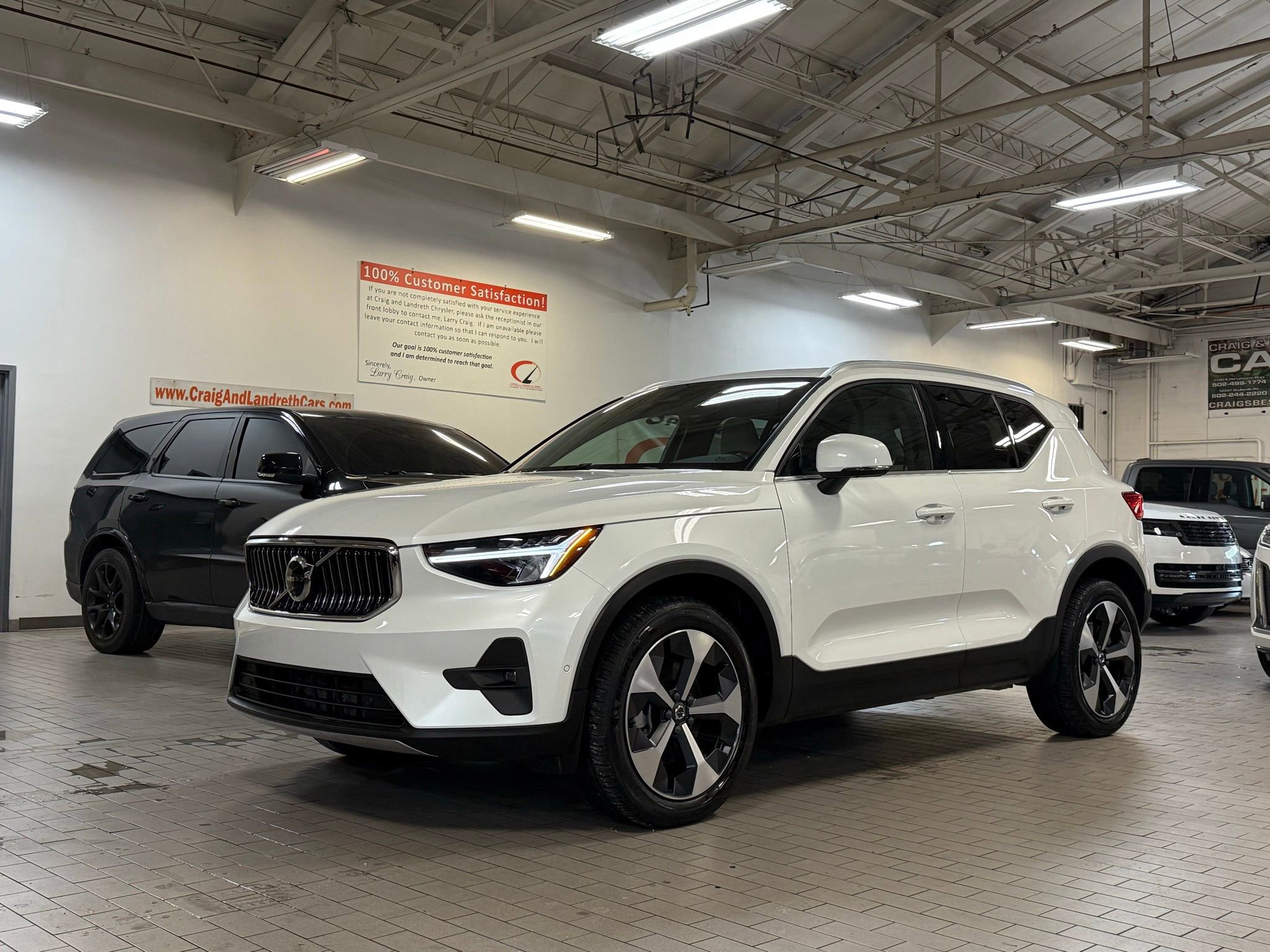 Used 2025 Volvo XC40 B5 Plus image 2