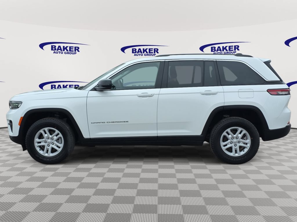 Used 2023 Jeep Grand Cherokee Laredo AWD/4WD image 6
