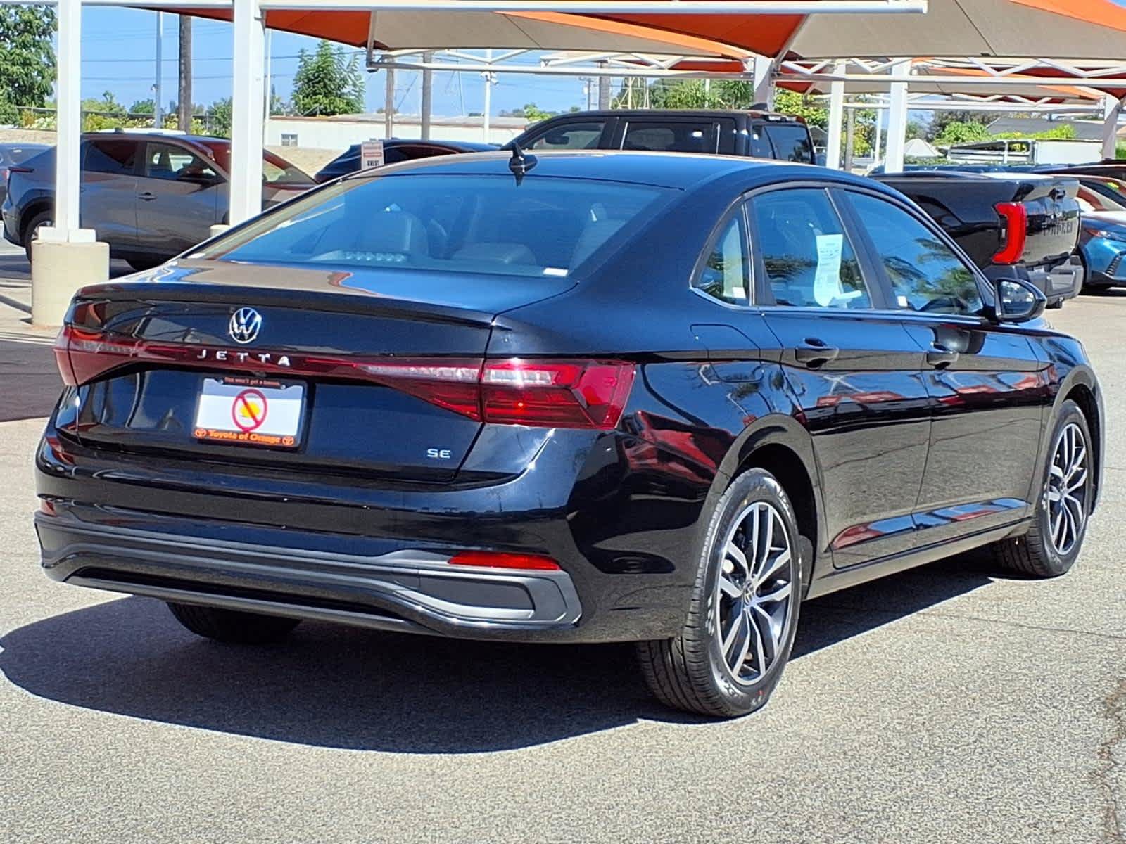 Used 2025 Volkswagen Jetta SE FWD image 6