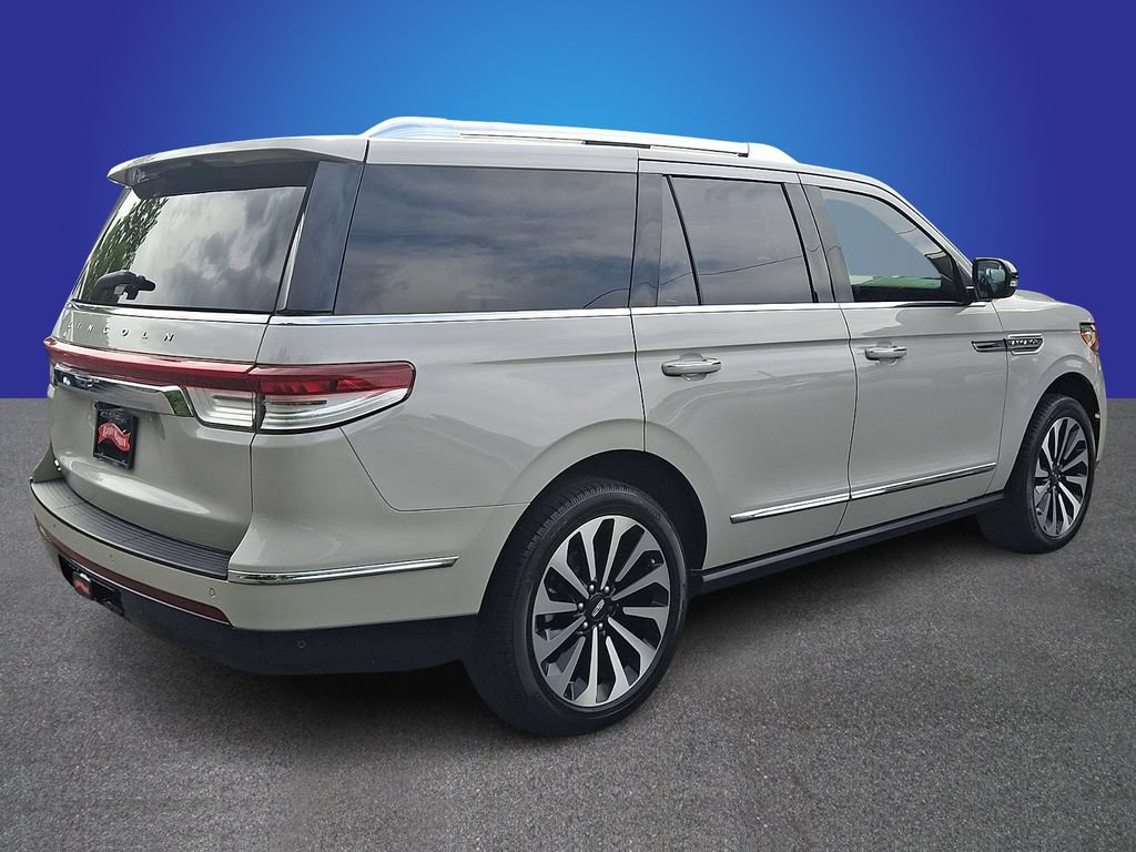 Used 2024 Lincoln Navigator Reserve AWD/4WD image 4