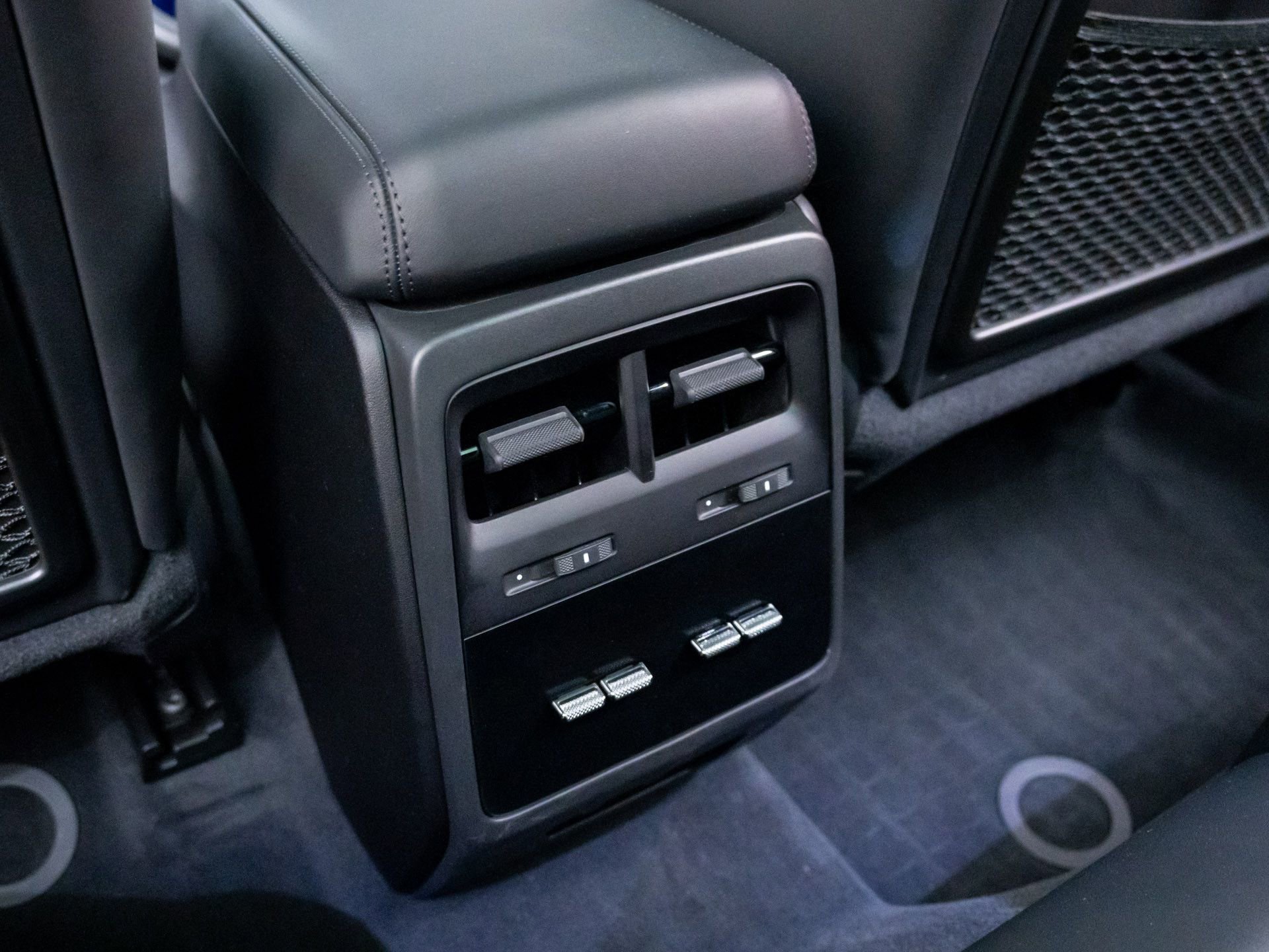 Certified 2024 Porsche Macan 4 Electric image 18