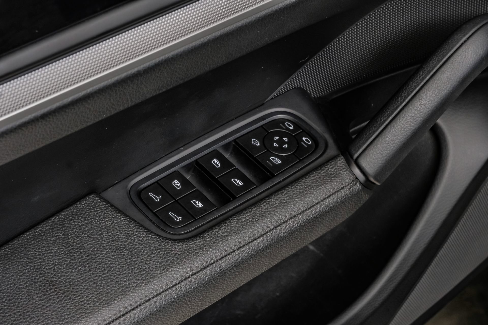 Used 2024 Porsche Cayenne Coupe image 46