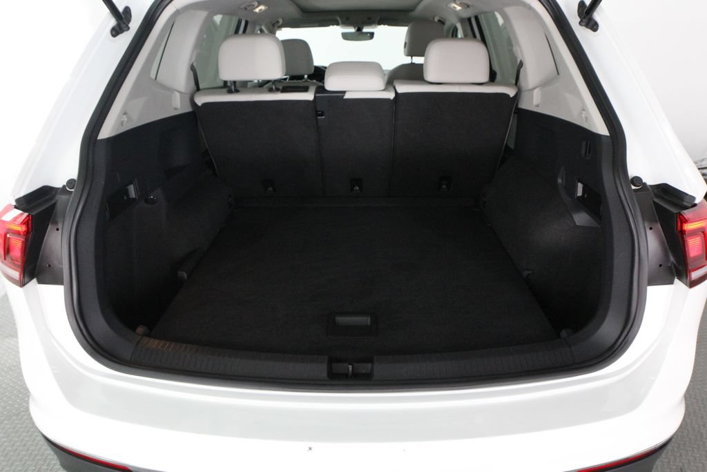 Used 2021 Volkswagen Tiguan SE w/ Panoramic Sunroof Package AWD/4WD image 33