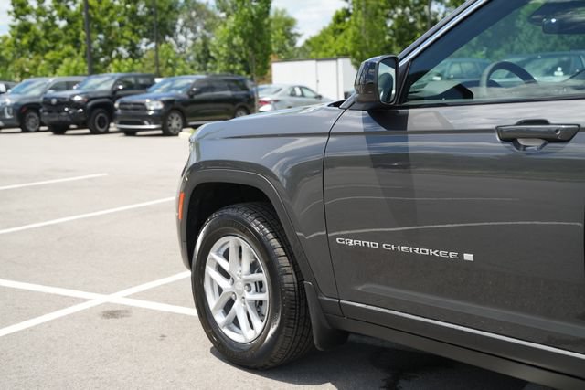 New 2026 Jeep Grand Cherokee Laredo w/ Trailer Tow Package AWD/4WD image 39