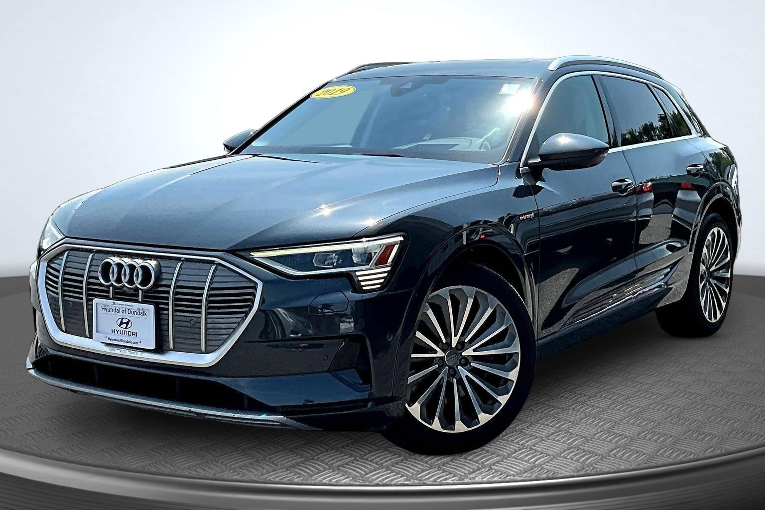 Used 2019 Audi e-tron Prestige w/ Prestige Package AWD/4WD image 1