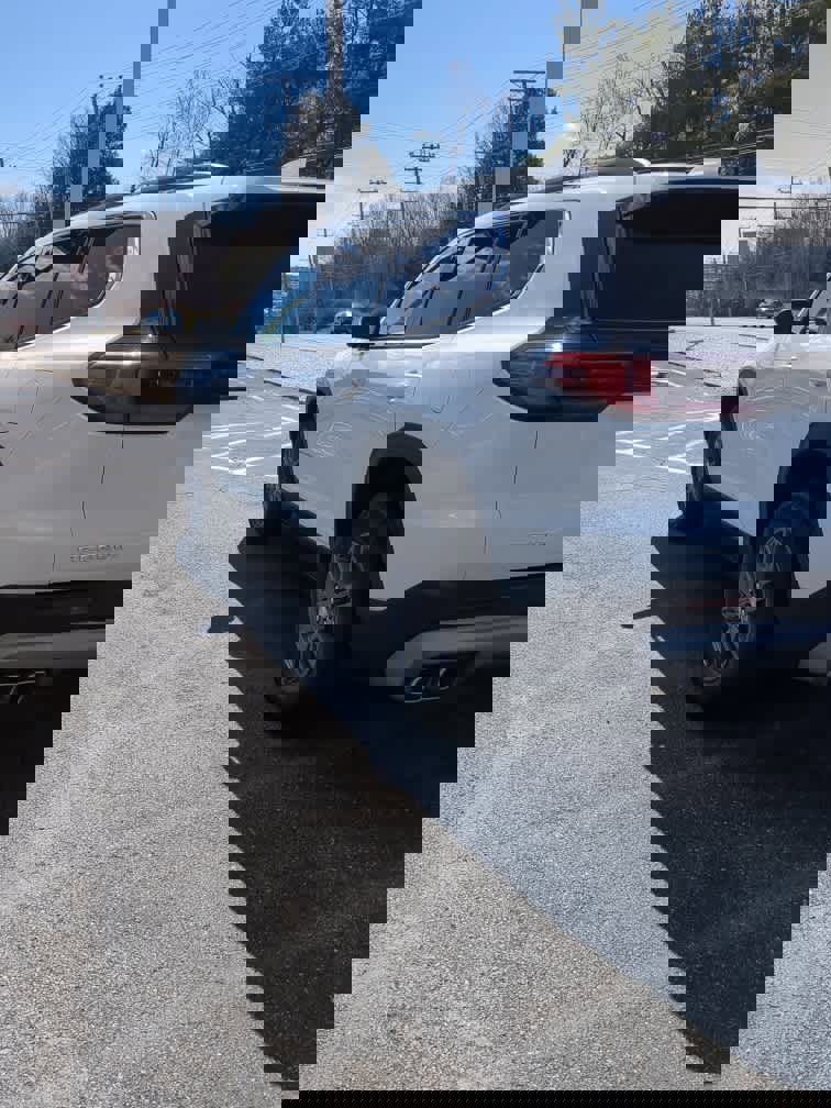 Used 2025 GMC Acadia Elevation image 4