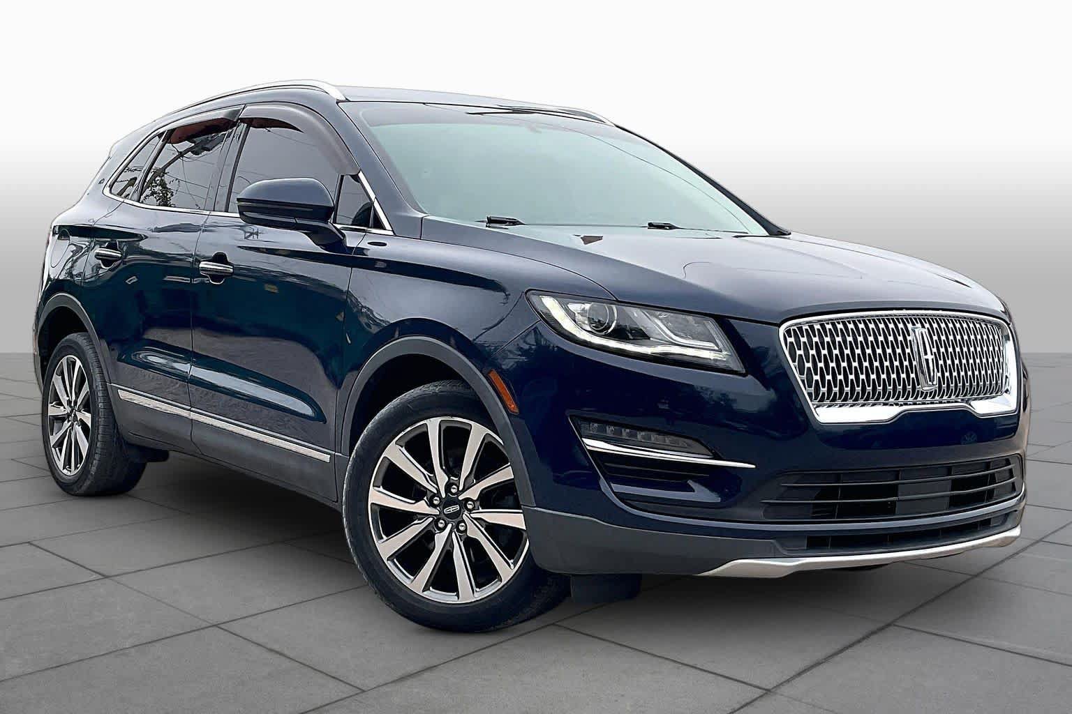 Used 2019 Lincoln MKC Reserve FWD image 2