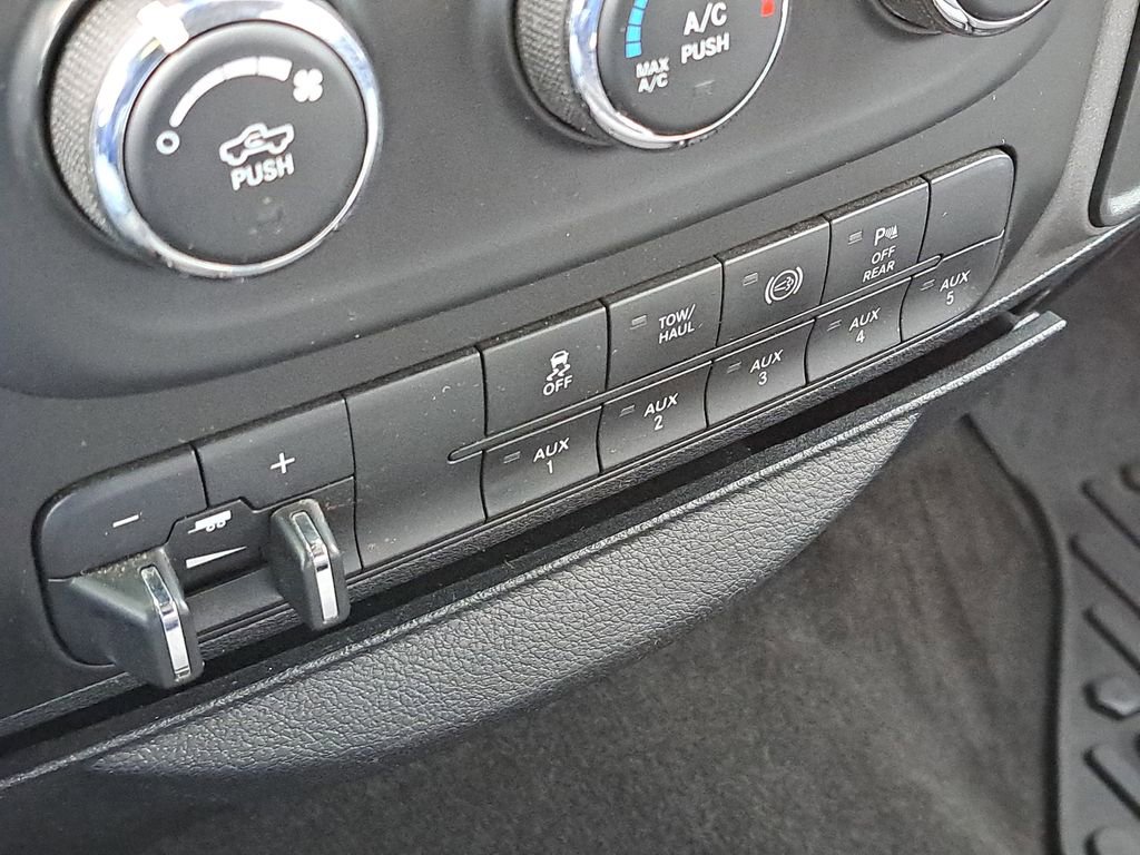 Used 2017 RAM 3500 Tradesman w/ Chrome Appearance Group image 11