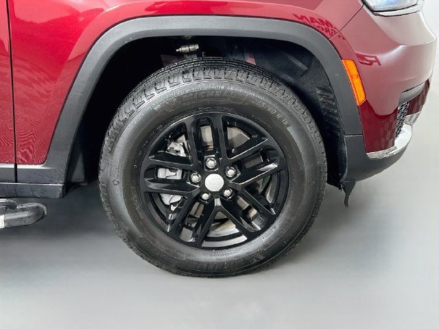 Used 2023 Jeep Grand Cherokee L Laredo w/ Luxury Tech Group I AWD/4WD image 38