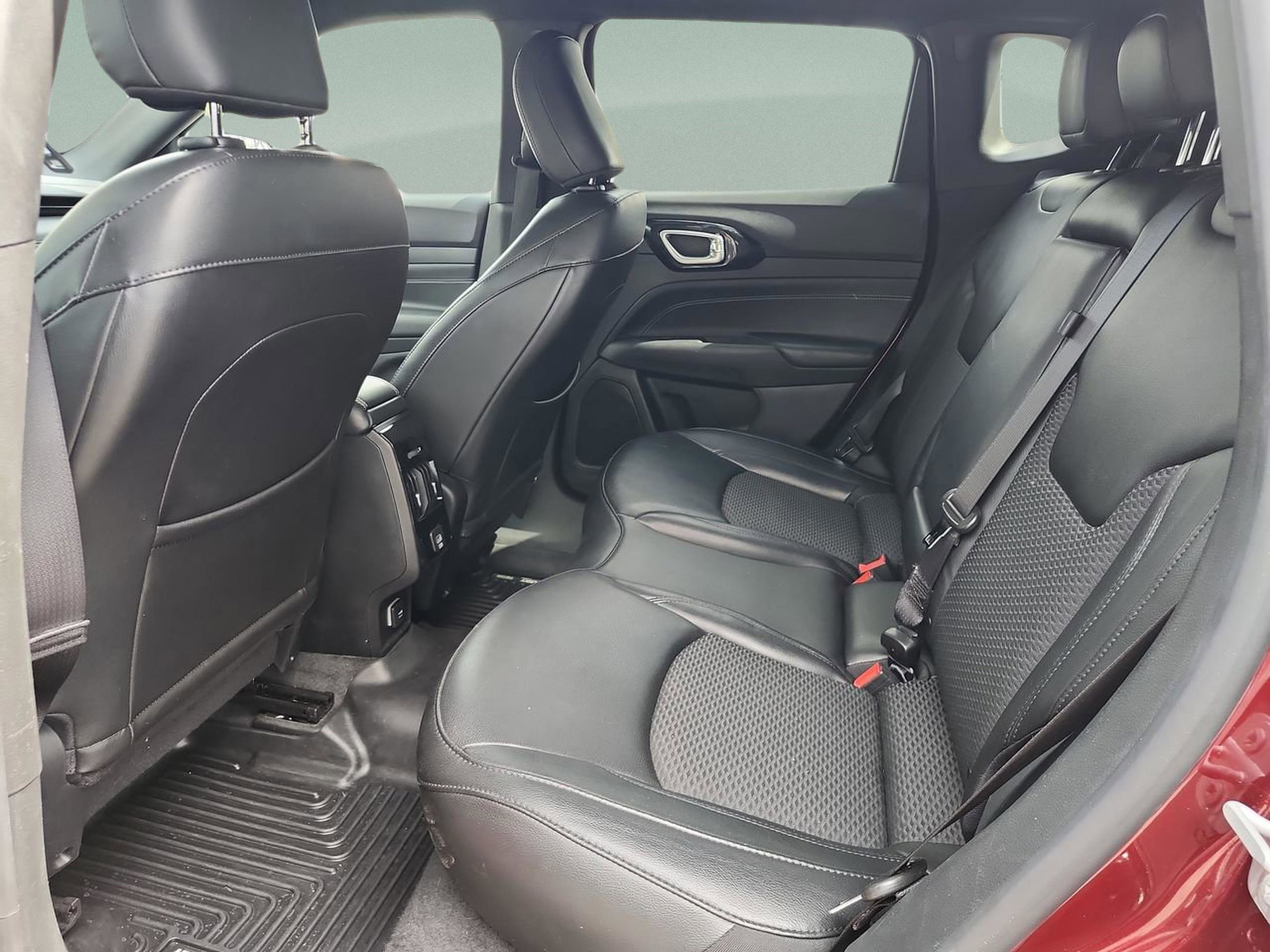 Used 2022 Jeep Compass Altitude image 16