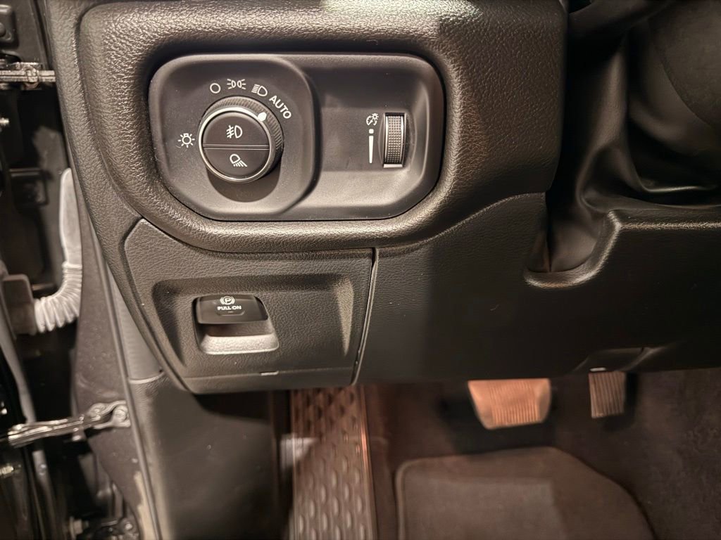 Used 2025 RAM 1500 Big Horn RWD image 15