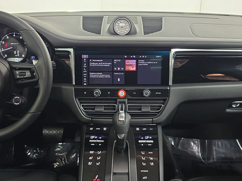 Certified 2025 Porsche Macan Turbo image 16