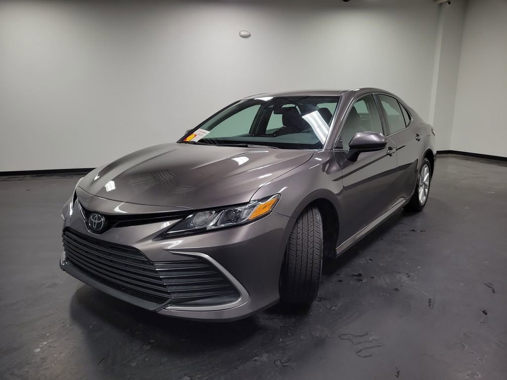 Used 2023 Toyota Camry LE image 4
