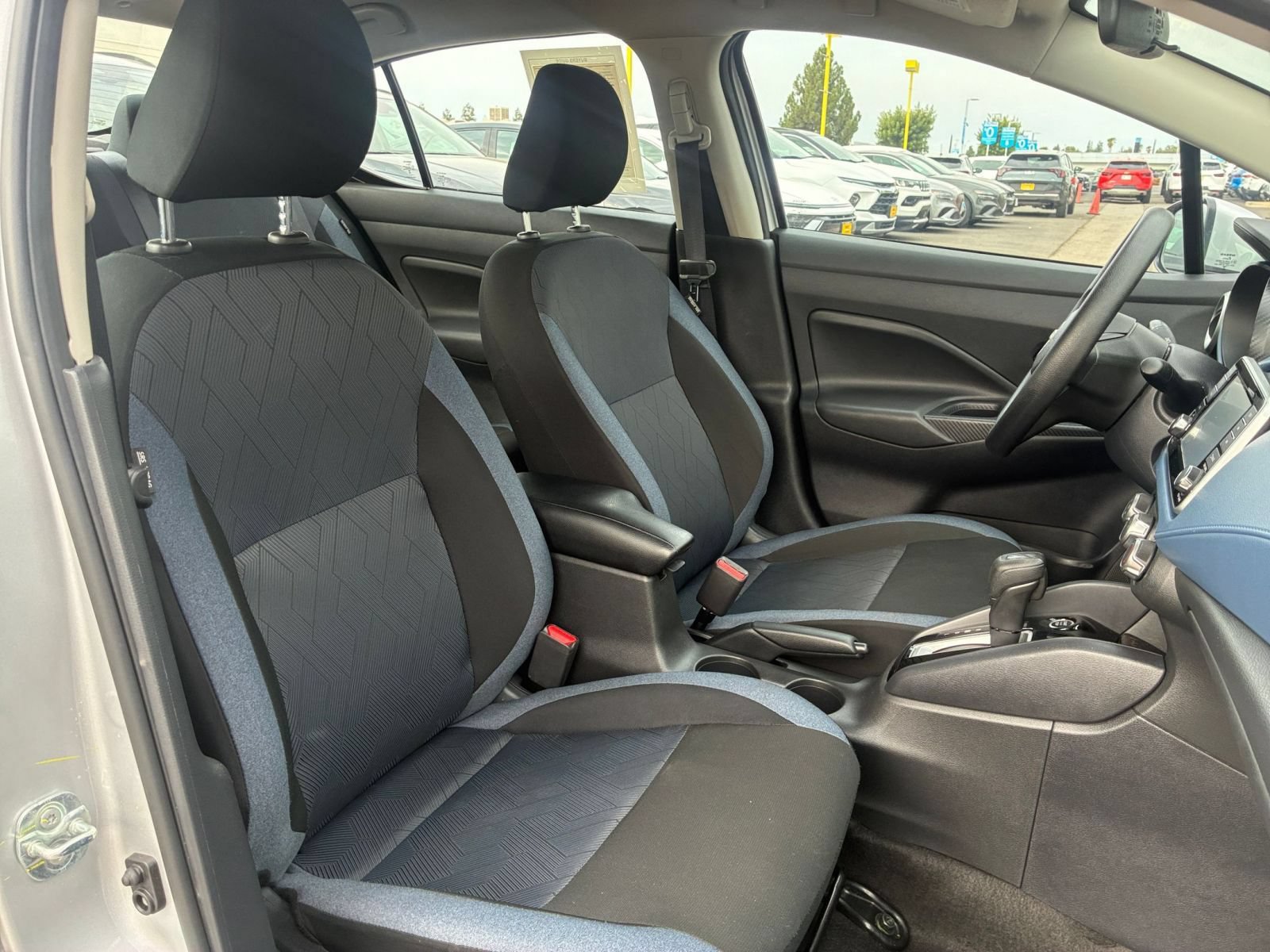 Used 2025 Nissan Versa SV FWD image 33
