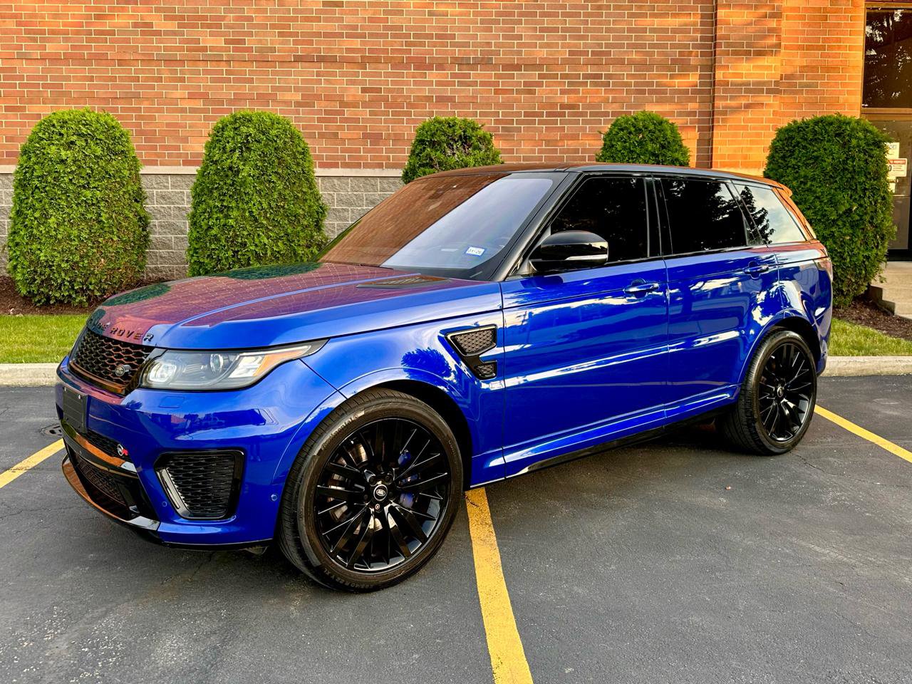 Used 2017 Land Rover Range Rover Sport SVR AWD/4WD image 1