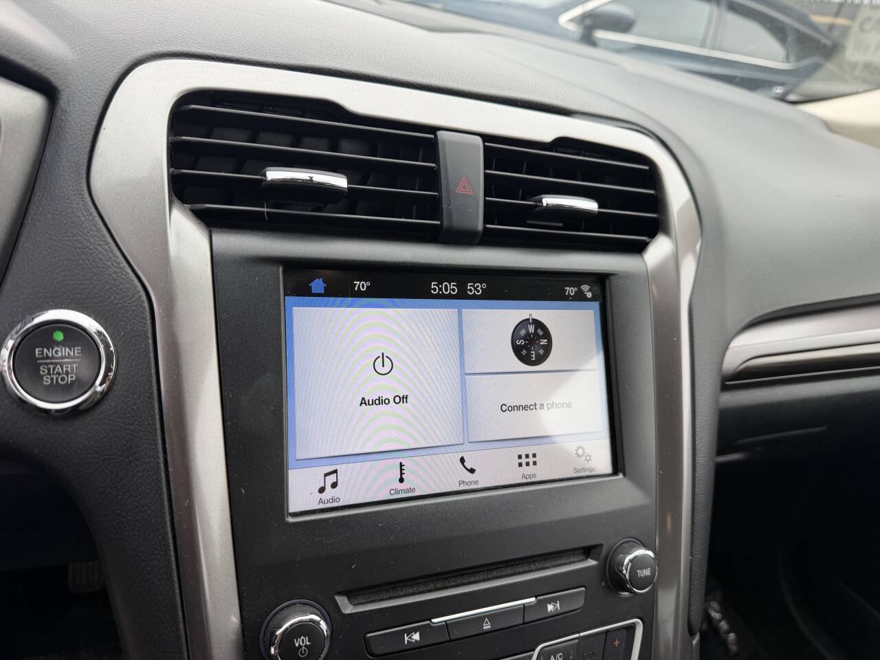 Used 2017 Ford Fusion SE w/ Fusion SE Technology Package FWD image 21
