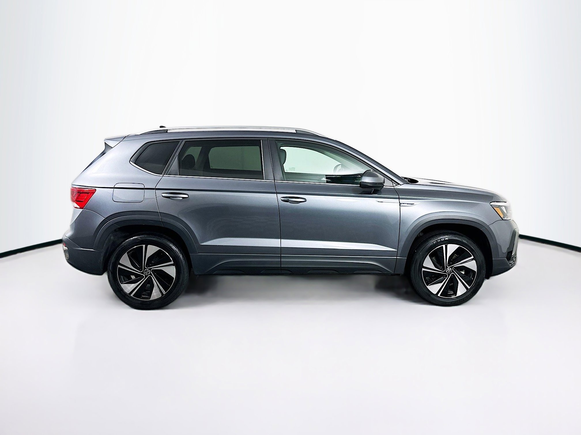 Used 2024 Volkswagen Taos SE image 10