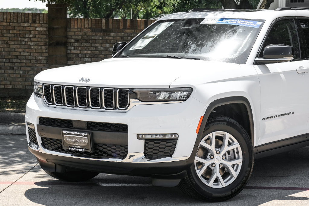 Used 2023 Jeep Grand Cherokee L Limited AWD/4WD image 13