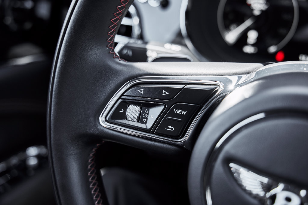 Used 2021 Bentley Bentayga AWD/4WD image 54