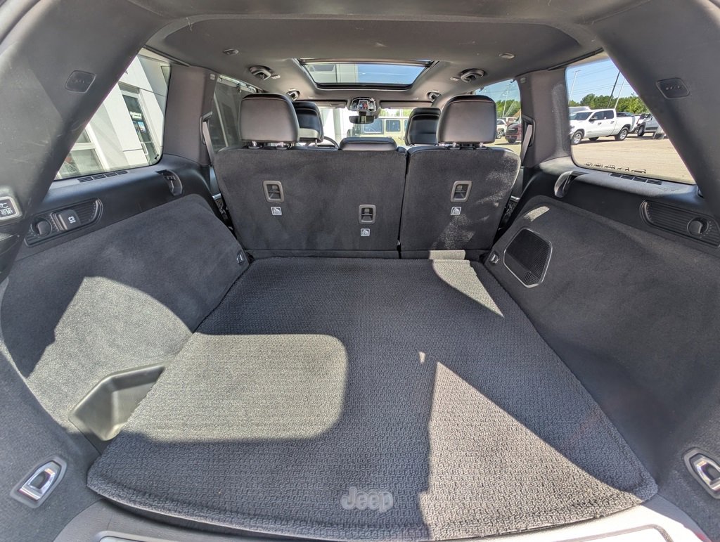 Used 2022 Jeep Grand Cherokee Summit w/ Luxury Tech Group V image 11