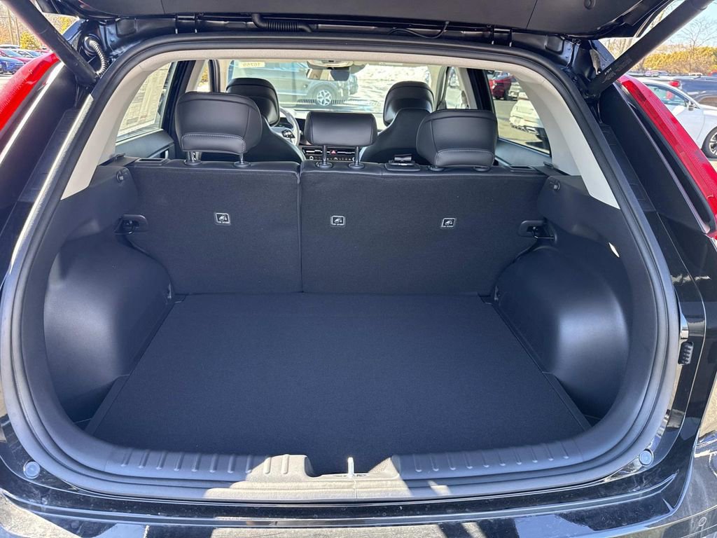 New 2026 Kia Niro SX Touring image 4