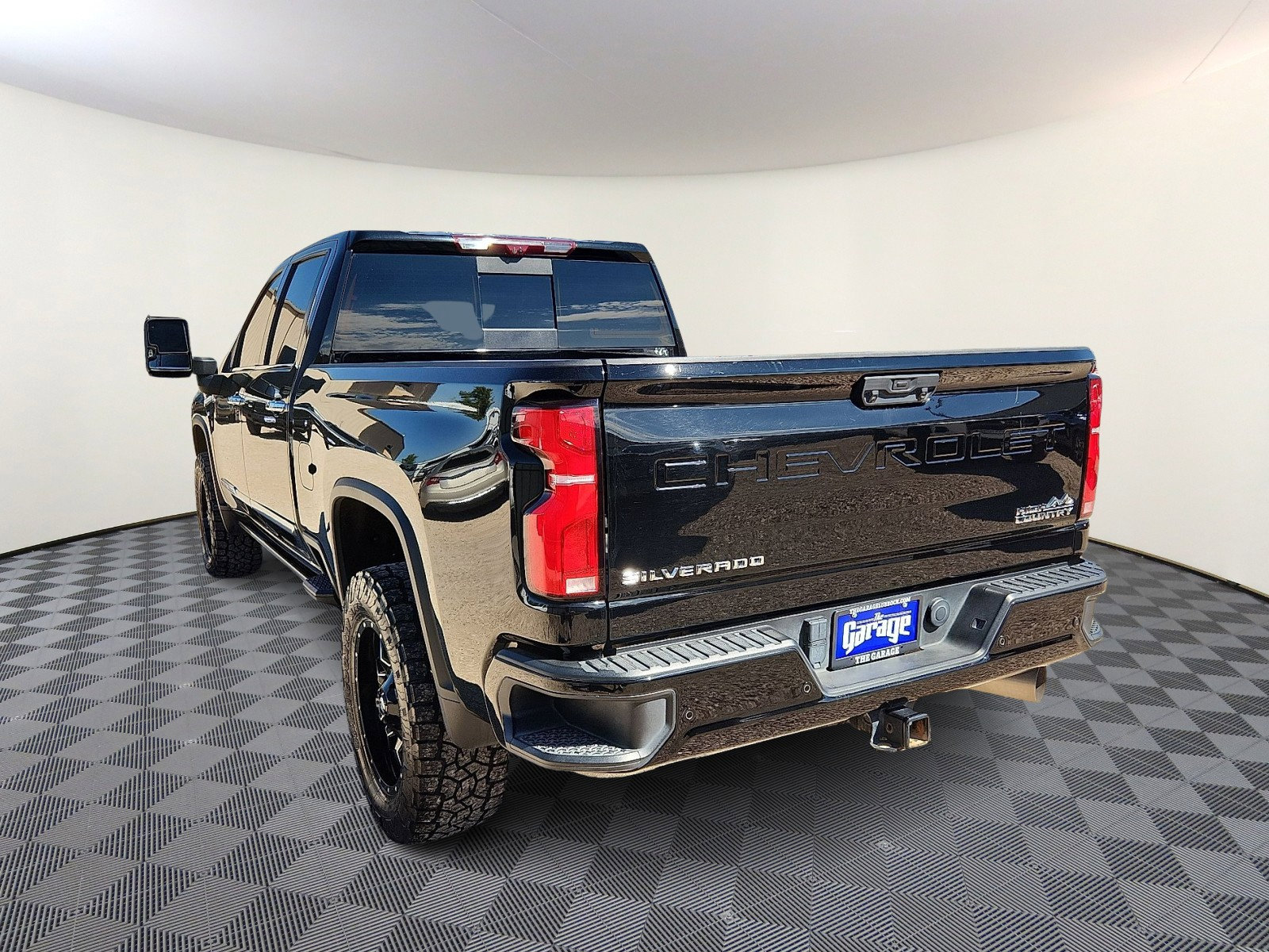 Used 2024 Chevrolet Silverado 3500 High Country w/ High Country Premium Package image 3