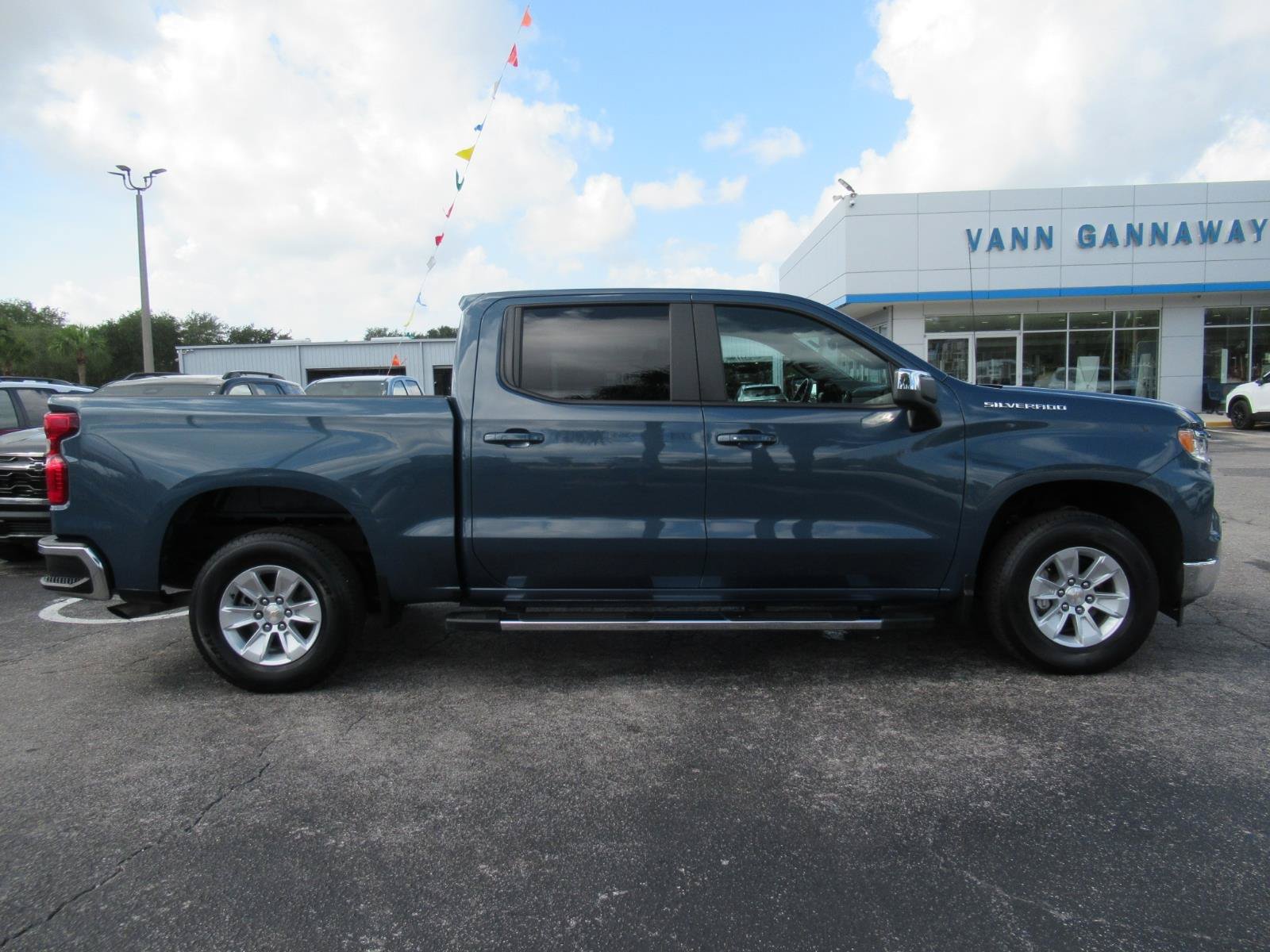 Used 2024 Chevrolet Silverado 1500 LT w/ Convenience Package II RWD image 5