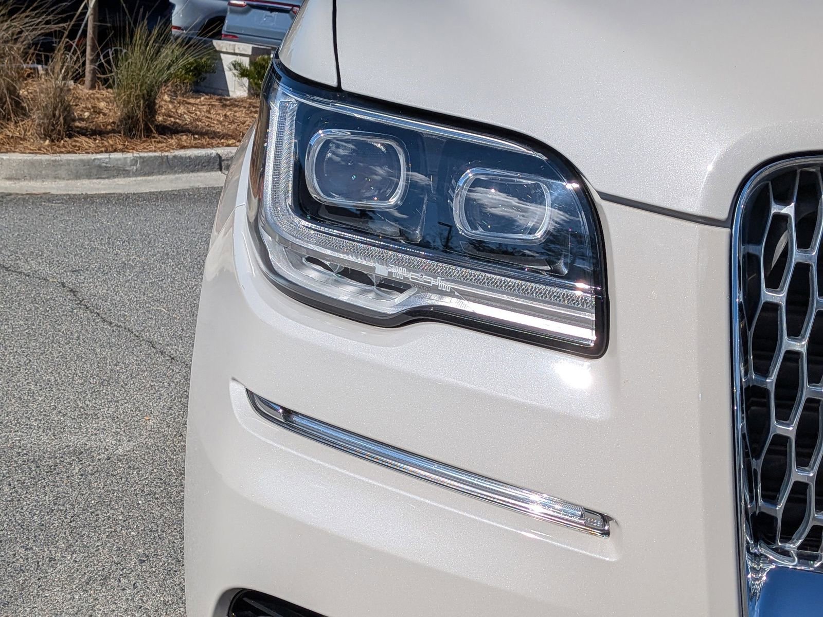 Certified 2022 Lincoln Navigator L Reserve image 11