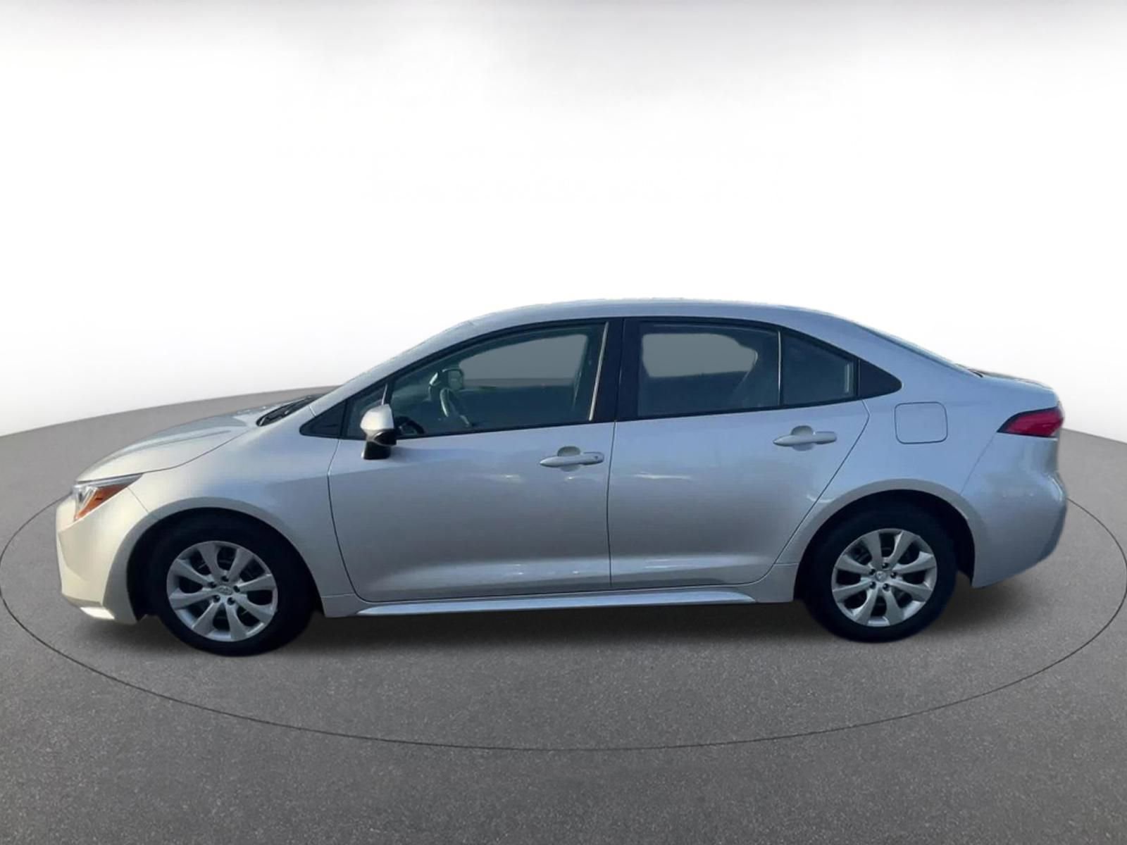Used 2025 Toyota Corolla LE image 9