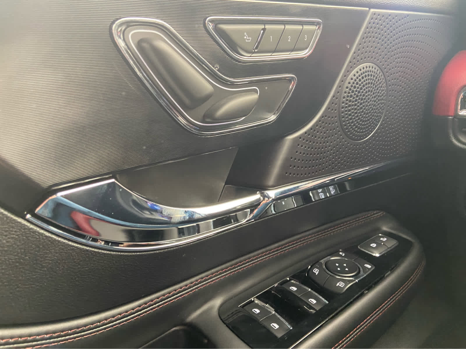 Used 2025 Lincoln Corsair Reserve w/ Jet Appearance Package image 43