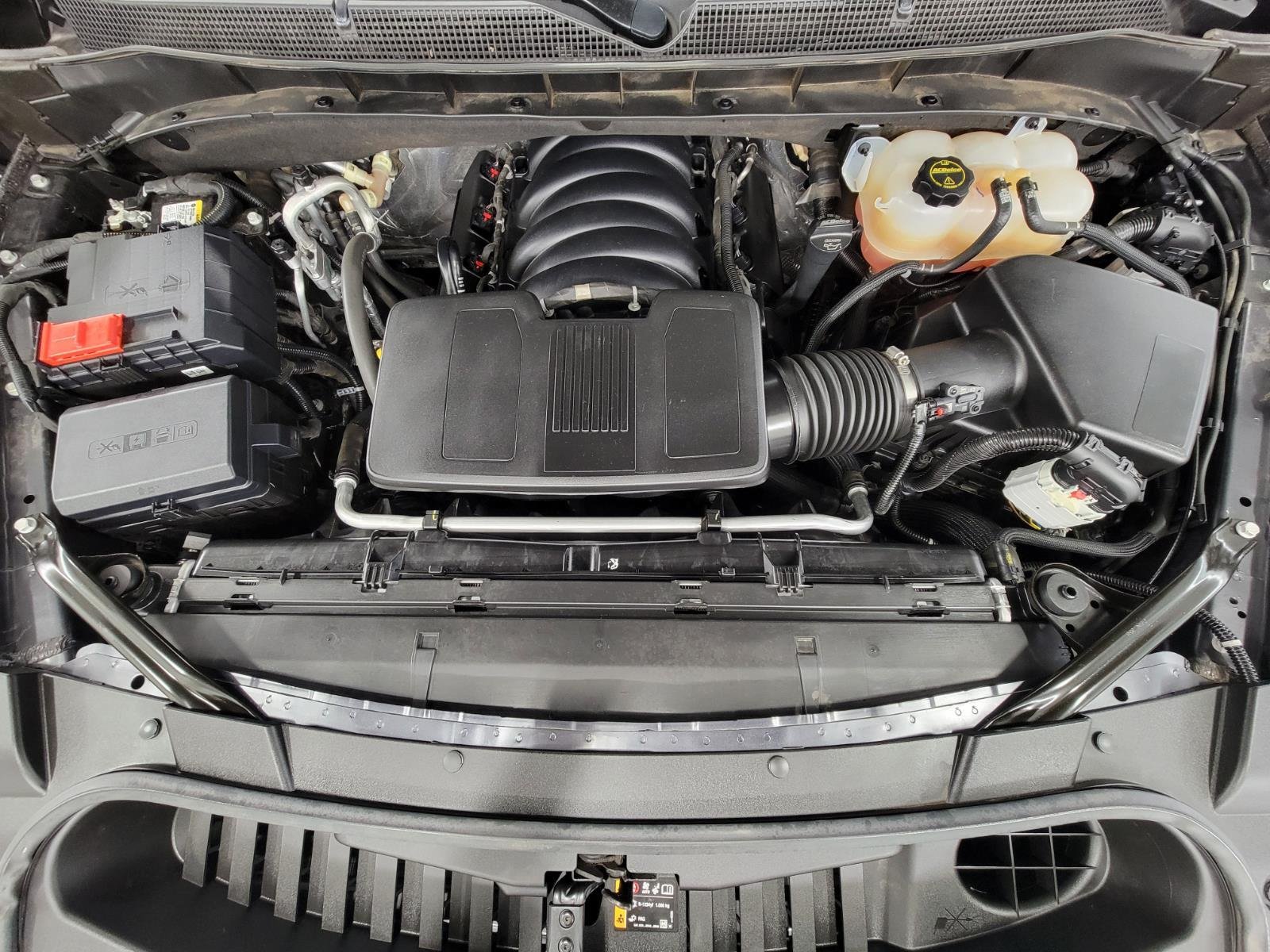 Used 2025 Chevrolet Suburban Premier AWD/4WD image 9