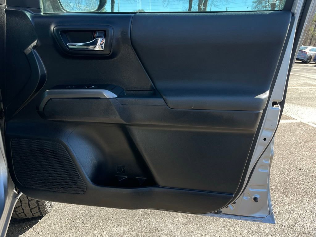 Used 2020 Toyota Tacoma TRD Off-Road w/ Technology Package image 30