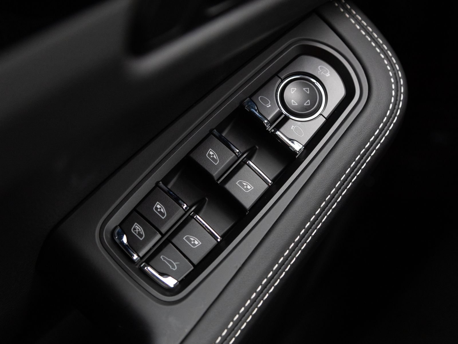 New 2026 Porsche Macan Turbo AWD/4WD image 19