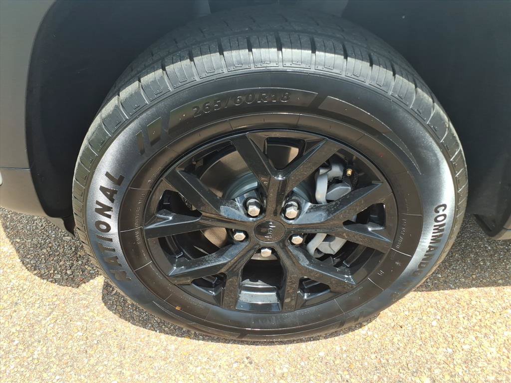 Used 2024 Jeep Grand Cherokee Altitude RWD image 9