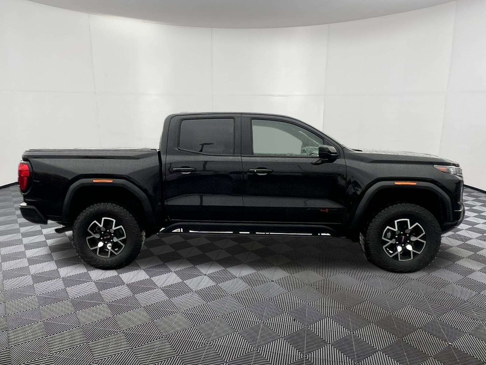 Used 2024 GMC Canyon AT4X image 7