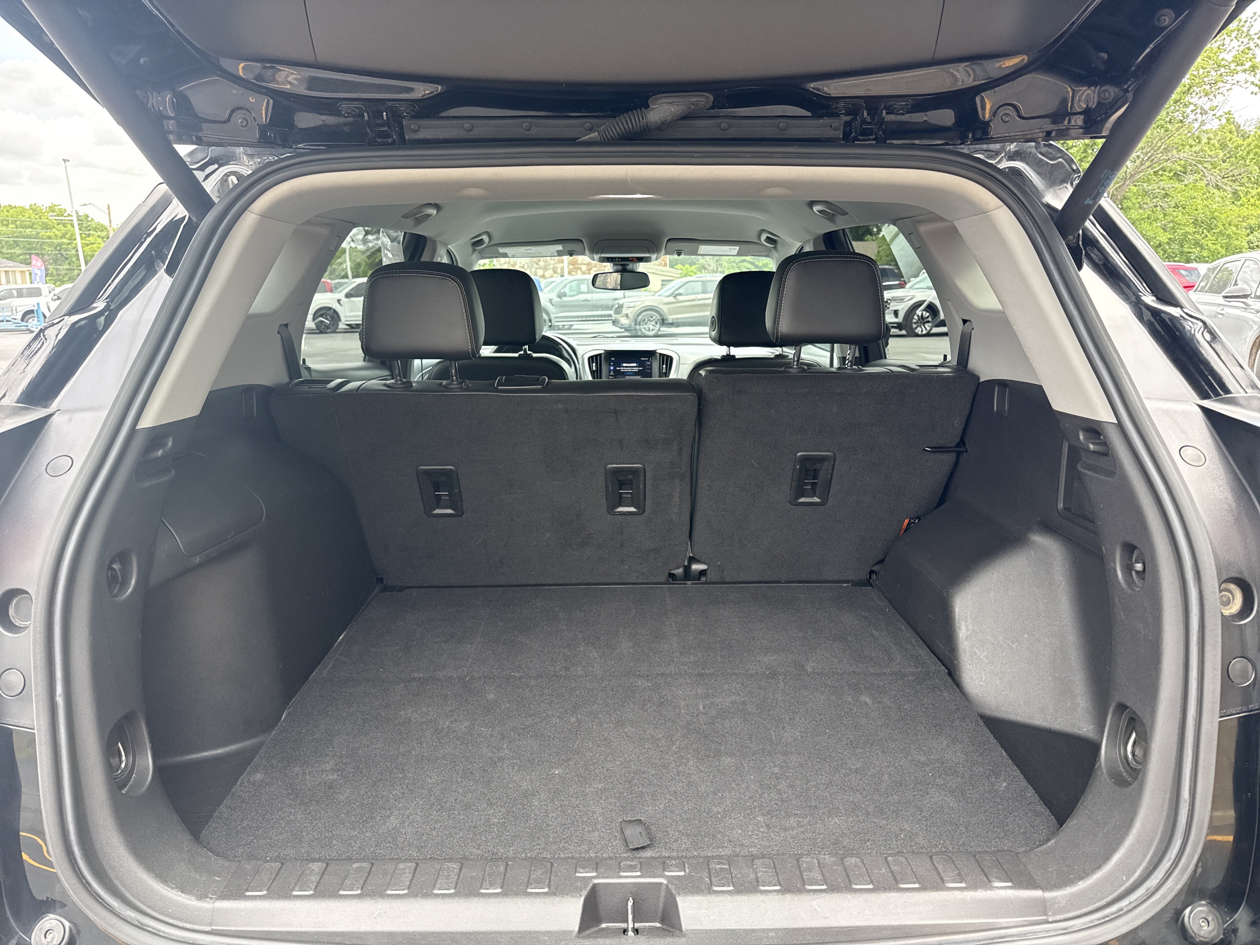 Used 2024 GMC Terrain SLT FWD image 19