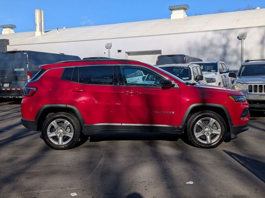 Used 2023 Jeep Compass Latitude image 2