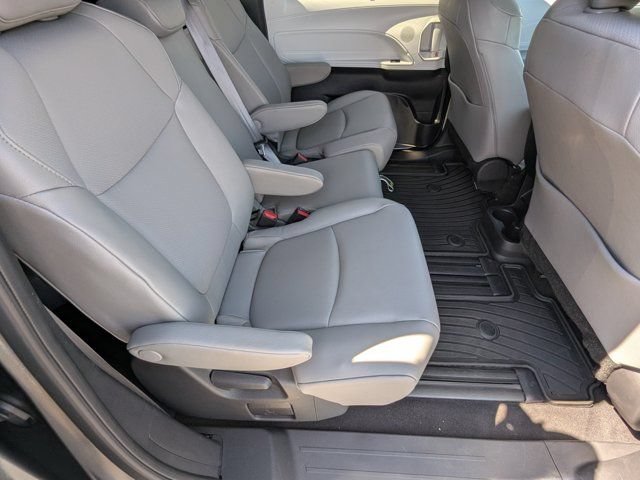Used 2025 Toyota Sienna XLE FWD image 14