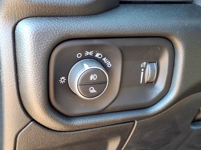 New 2026 RAM 1500 Express AWD/4WD image 15