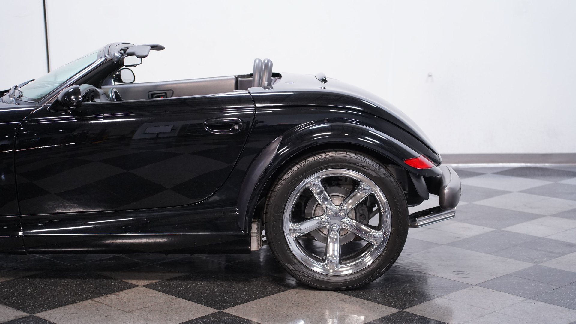 Used 1999 Plymouth Prowler RWD image 21