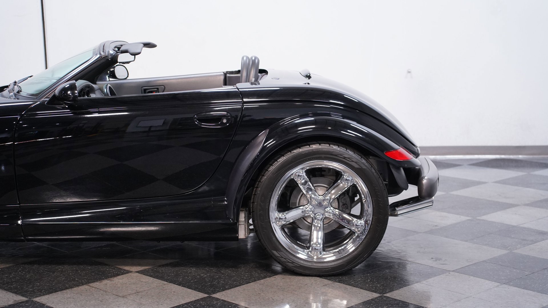 Used 1999 Plymouth Prowler RWD image 21