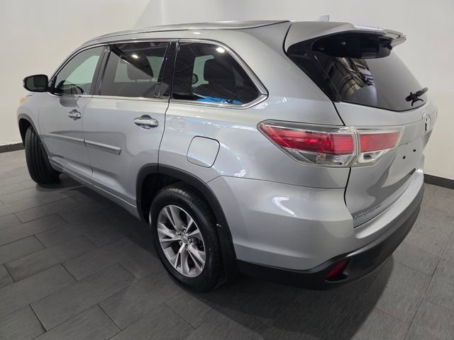 Used 2014 Toyota Highlander XLE AWD/4WD image 3