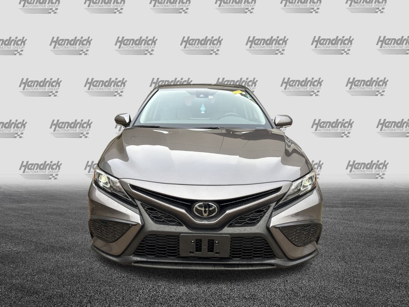 Used 2023 Toyota Camry SE image 3