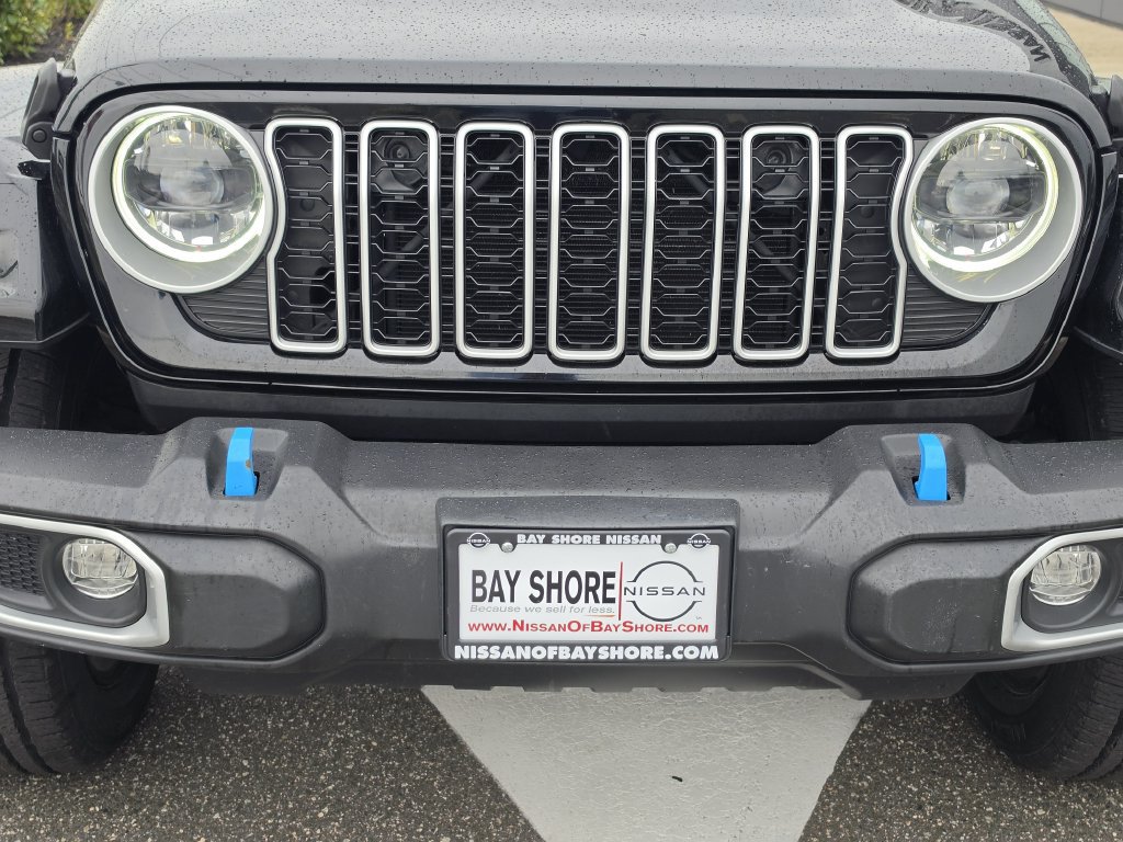 Used 2024 Jeep Wrangler Unlimited Sahara AWD/4WD image 25