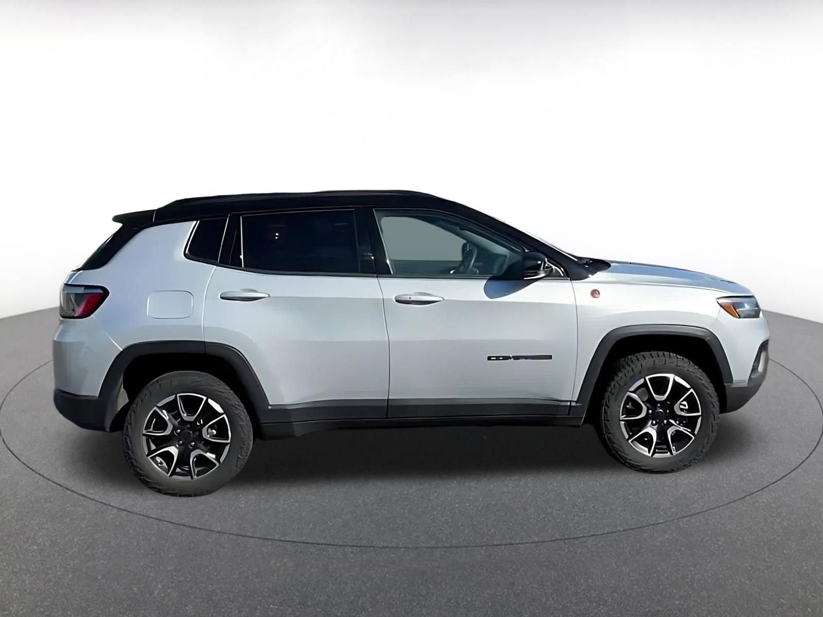 Used 2025 Jeep Compass Trailhawk image 15