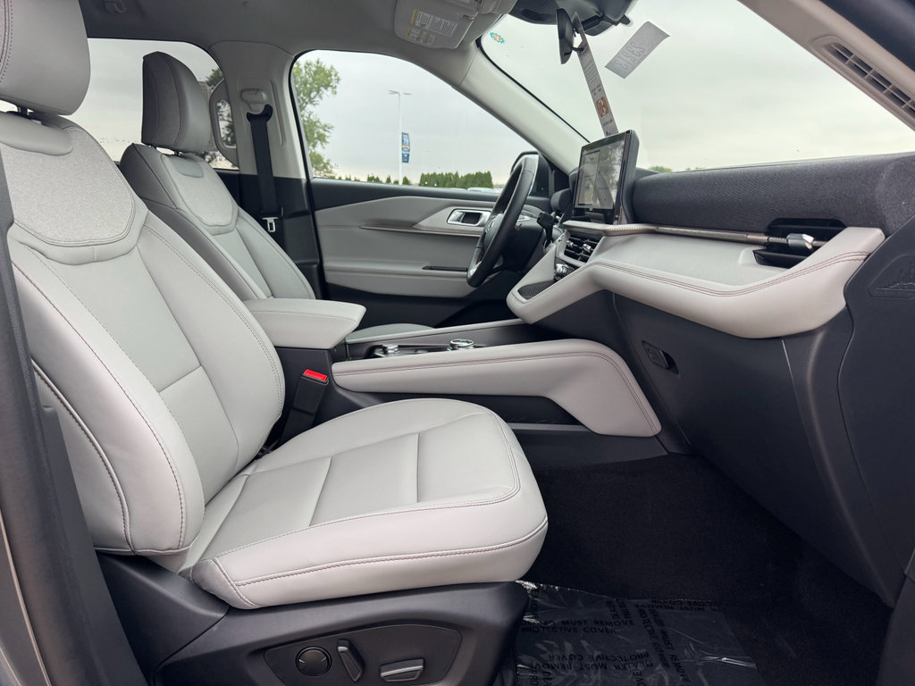 New 2026 Ford Explorer Active image 12