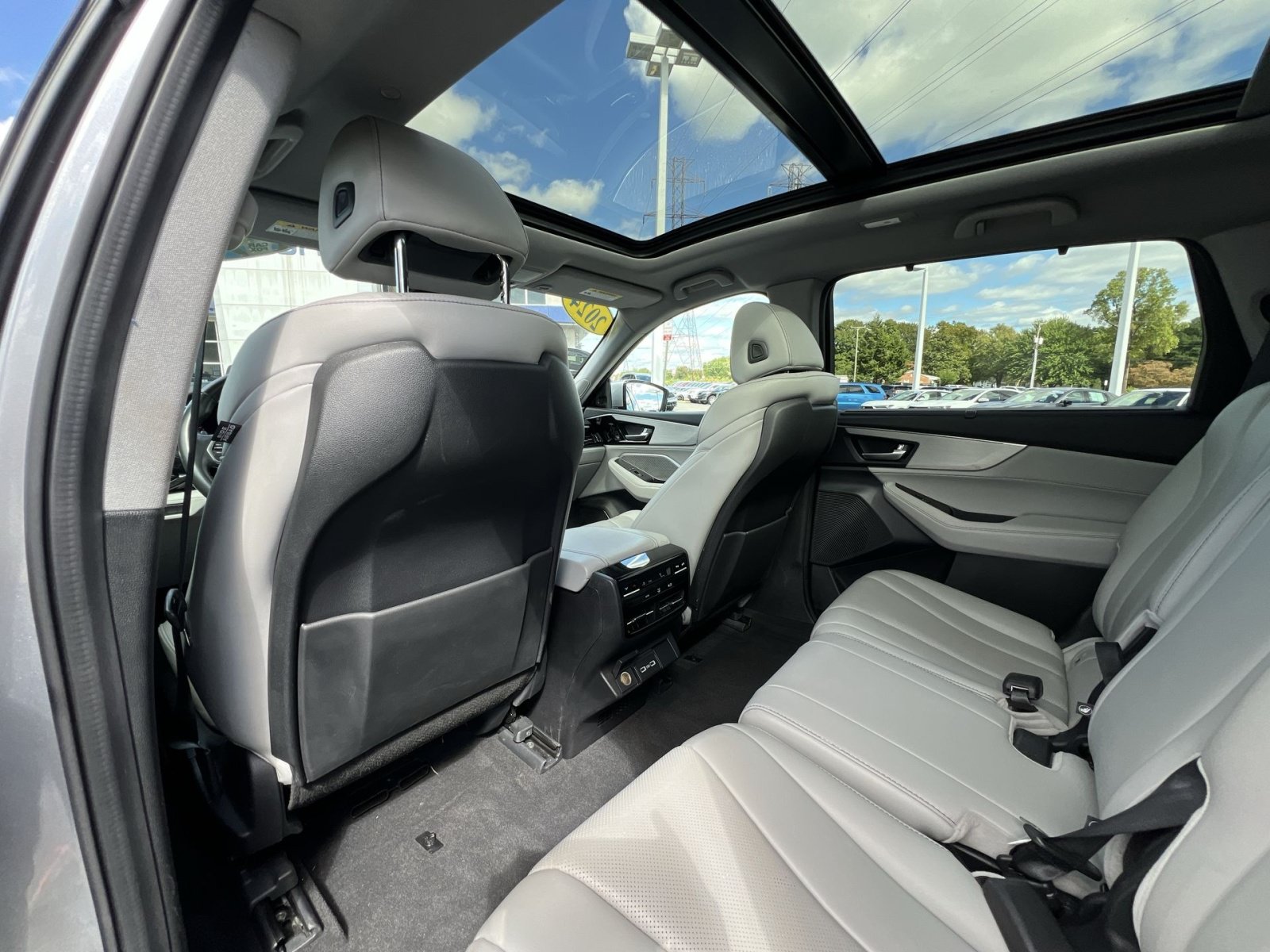 Certified 2024 Acura MDX w/ Technology Package AWD/4WD image 23