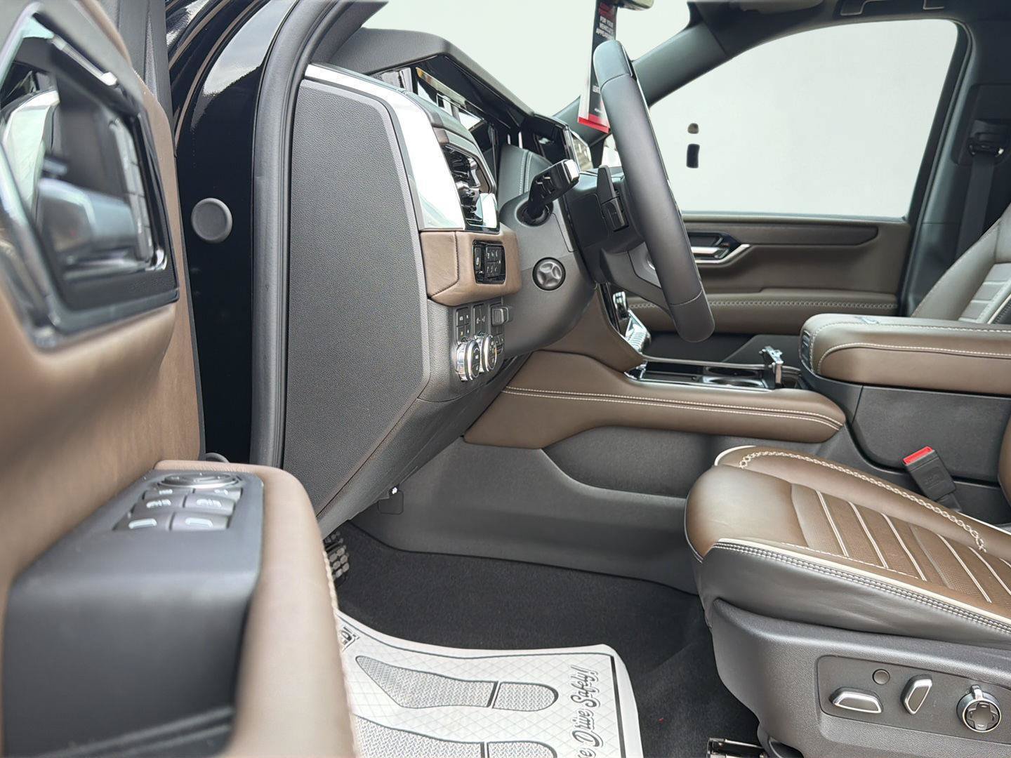 New 2026 GMC Yukon XL Denali Ultimate AWD/4WD image 2