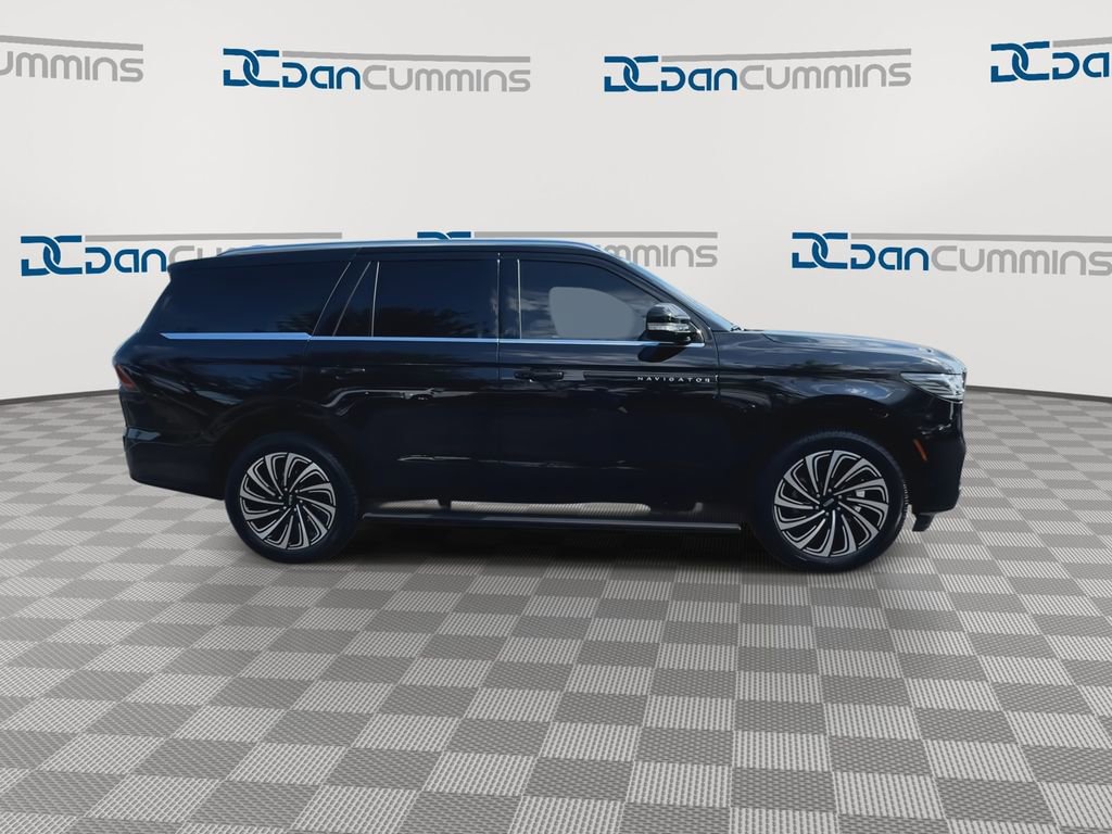 Used 2025 Lincoln Navigator Black Label AWD/4WD image 9