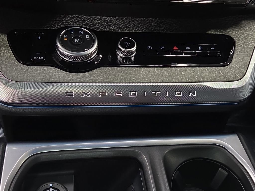 Used 2025 Ford Expedition Tremor AWD/4WD image 26
